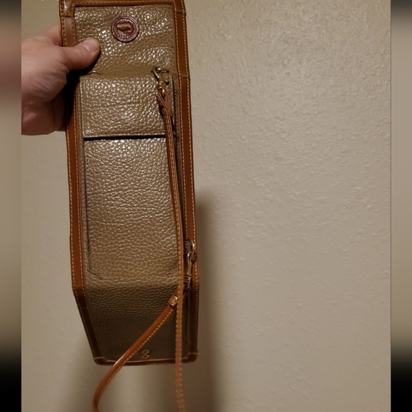 Rare Vintage Dooney and Bourke Detachable Strap All Weather Leather Crossbody. - Picture 8 of 12